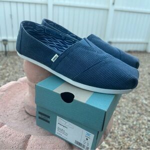 Toms women’s  Navy Slip-On Loafers size 9
